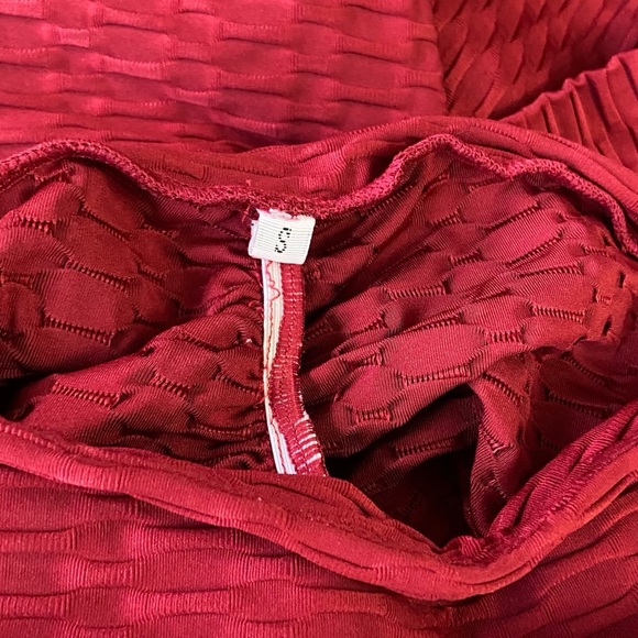 TikTok Butt Leggings Red Small - Picture 9 of 10